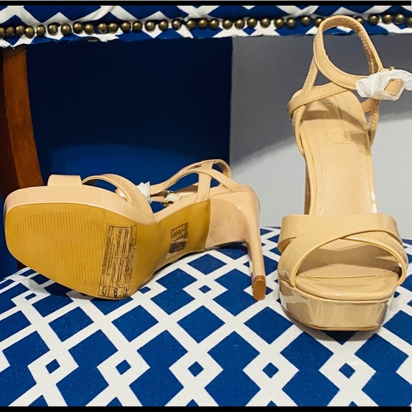 Nude patent strappy heeled sandals - Picture 3 of 13
